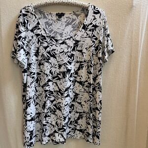 J. Jill Love Wearever Collection Size 1X Short Sleeve Floral Print Tee Shirt Top